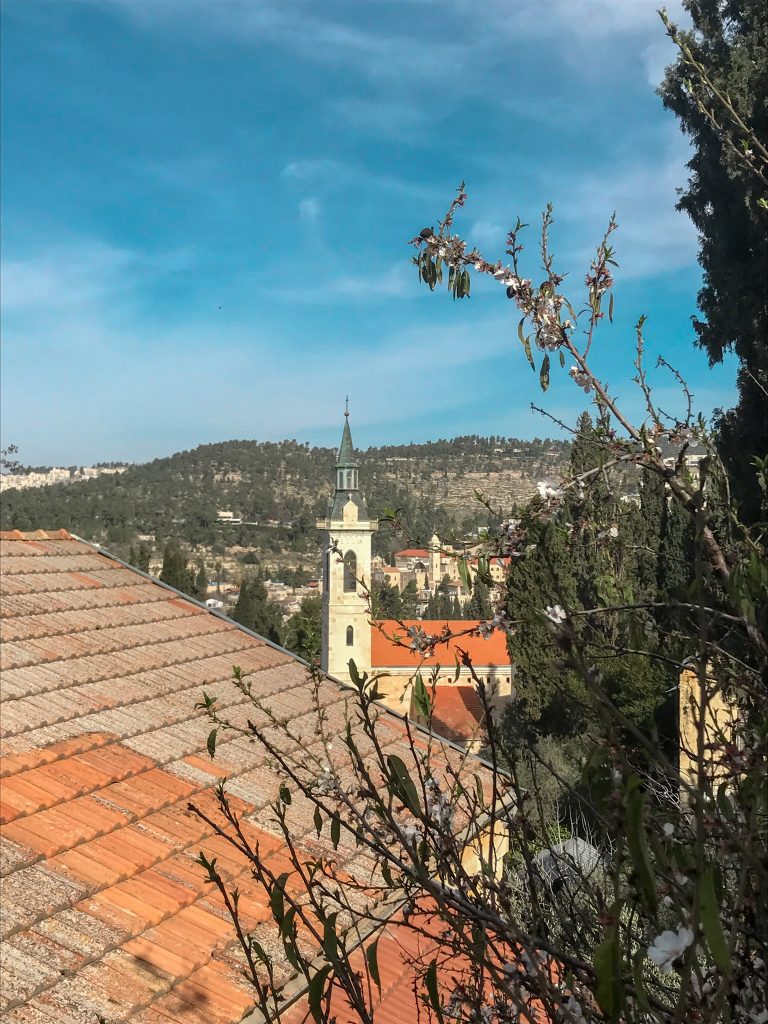הנוף ממנזר גורני בעין כרם. המלצות לטיול יום וביקור באתרים נוצריים בירושלים