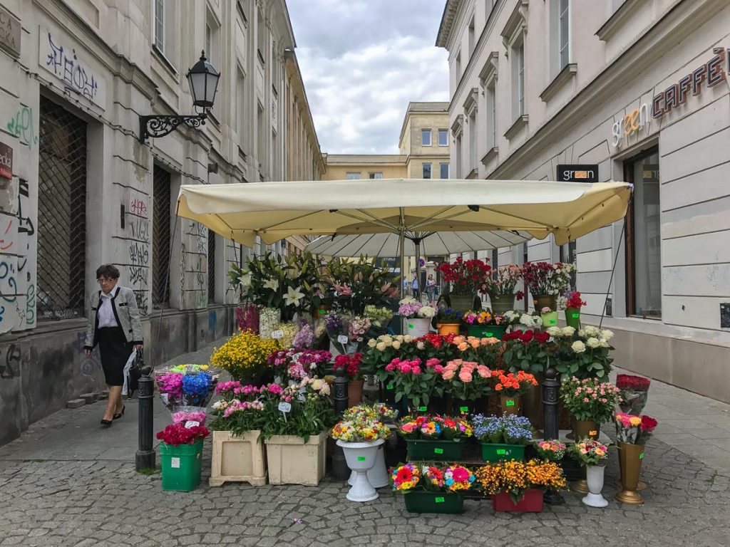 רחובות מסבירי פנים ורשה מקבלים אתכם אל סופ"ש של אוכל ושופינג בבירת פולין