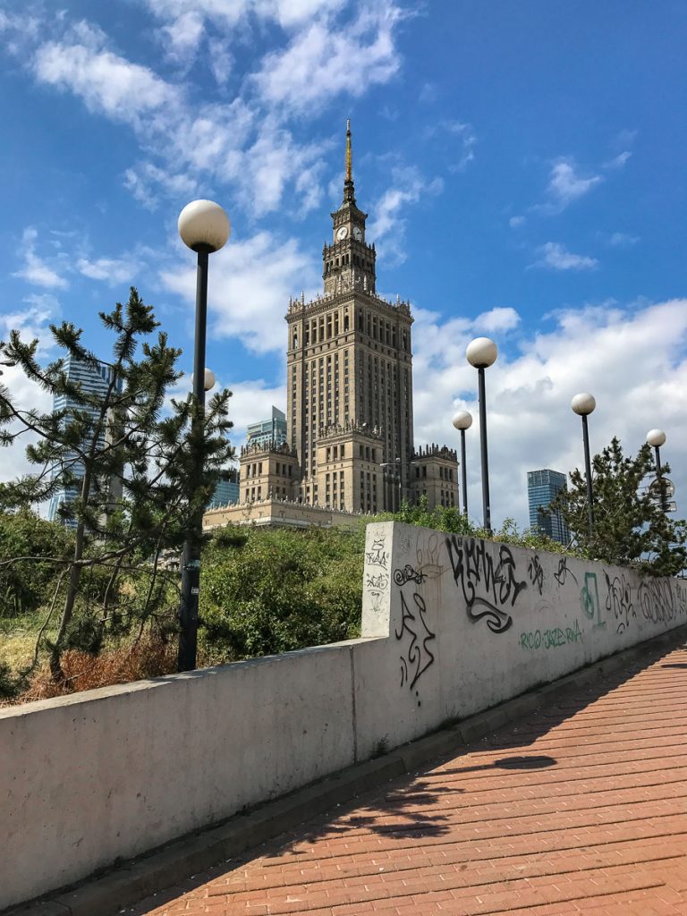 Palace of Culture and Science בורשה. מומלץ לעשות כאן הפסקת קפה במהלך סופ"ש של אוכל ושופינג