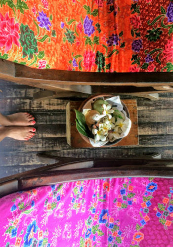 הכנות לספא הספא של הסארי קנטנג (sarikantang) בהאדרין. מלון מומלץ בקופנגן, תאילנד