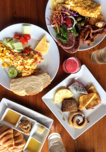 ארוחת הבוקר של המלון חופשה בסנטיה (Santhyia) שבטונג נאי פאן, מלון מומלץ בקופנגן תאילנד